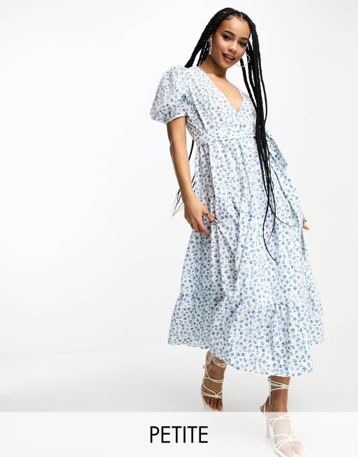Glamorous Petite - Vestito lungo a portafoglio blu allacciato in vita con maniche corte e stampa di germogli