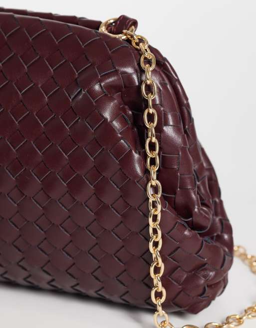 Glamorous pillow clutch purse in woven burgundy, 3 of 4