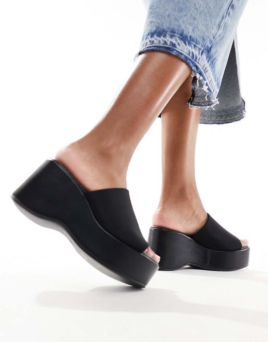 platform sandals in black