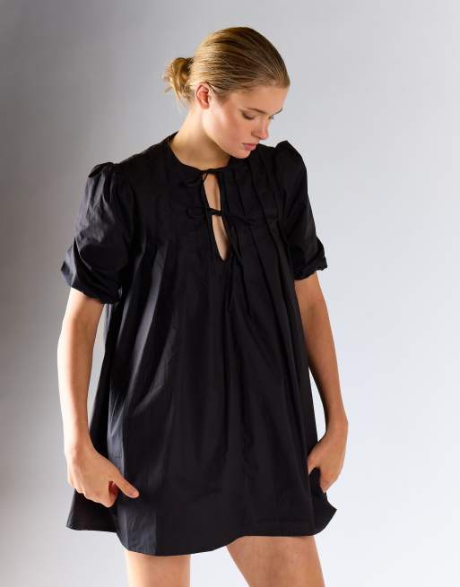 Glamorous Pleated mini dress in black, 3 of 4