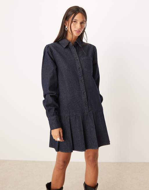 Glamorous – Plisowana jeansowa sukienka mini z obniżonym stanem i plisowaną spódnicą w kolorze indygo