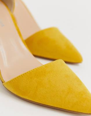 yellow pointed toe shoes