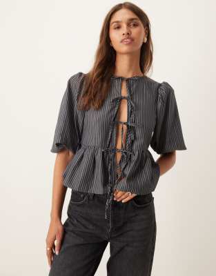 poplin tie front peplum blouse with puff sleeves in gray and black stripes-Navy