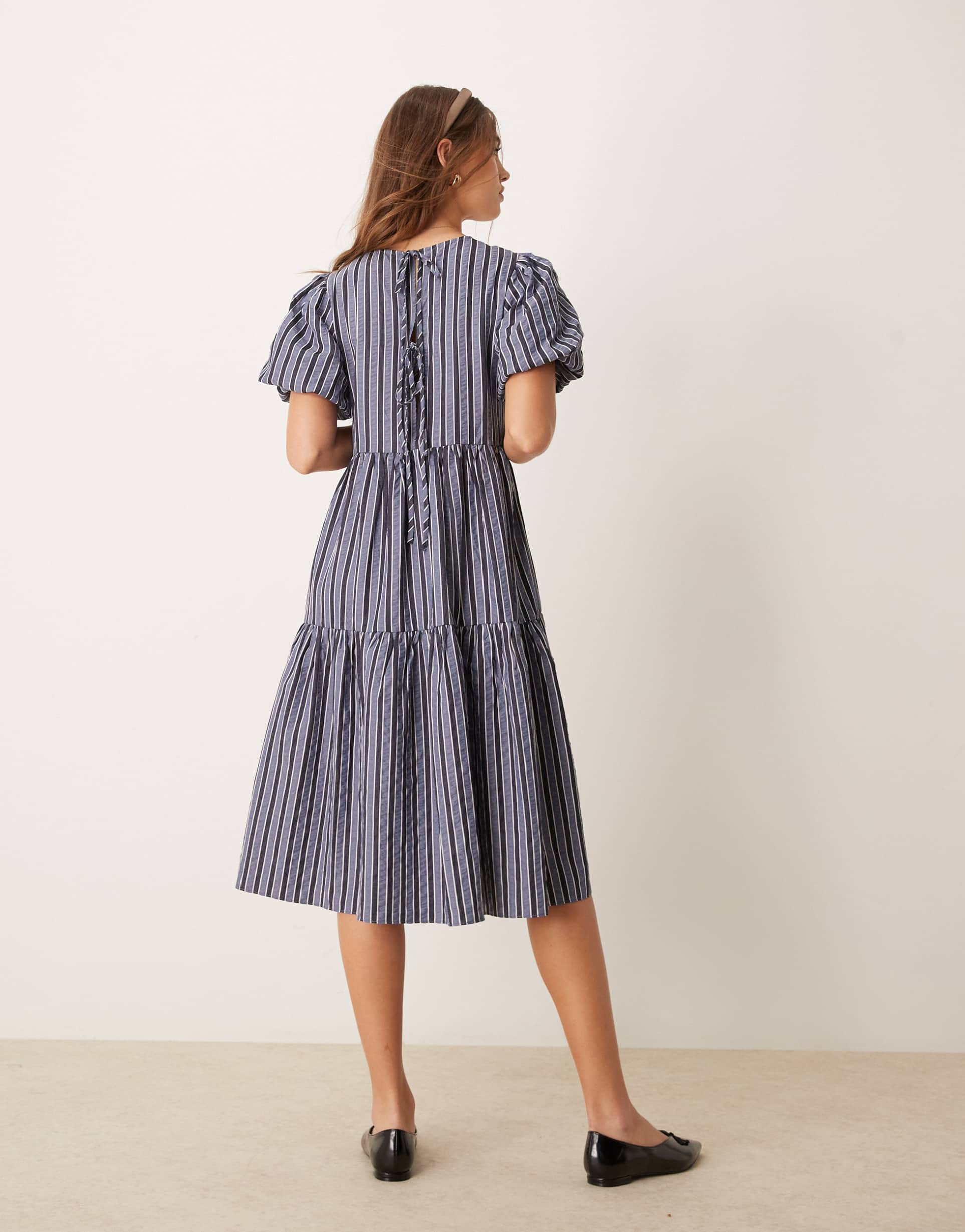 glamorous puff sleeve tiered midi dress in blue/gray stripe