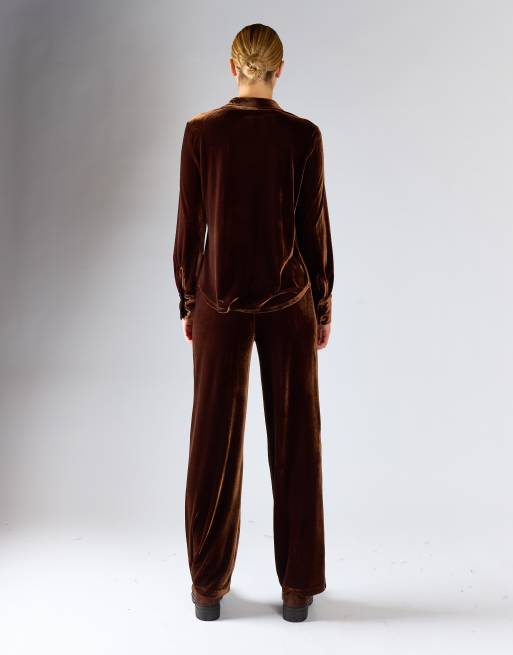 Glamorous Pull on wide leg trousers in brown velvet, 2 of 4