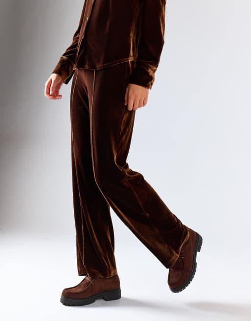 Glamorous Pull on wide leg trousers in brown velvet, 3 of 4