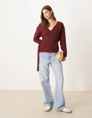 Glamorous - Pullover in Burgunderrot mit Wickeldetail vorne