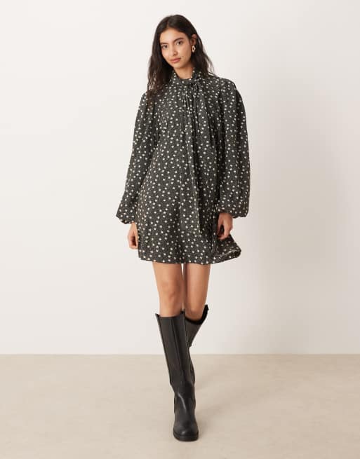 Glamorous pussybow smock mini dress with balloon sleeves in polka dot floral, 2 of 4