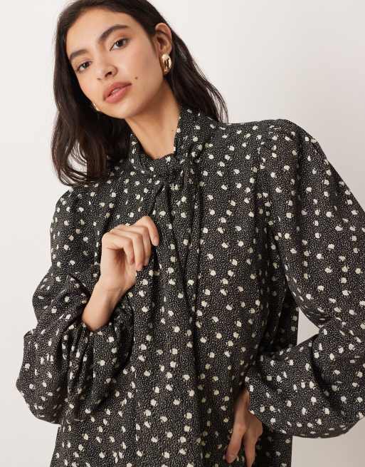 Glamorous pussybow smock mini dress with balloon sleeves in polka dot floral, 4 of 4