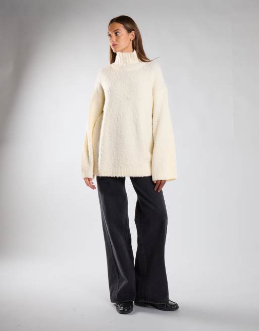 Glamorous Relaxed fit wide-sleeve knit jumper in cream, 4 of 4