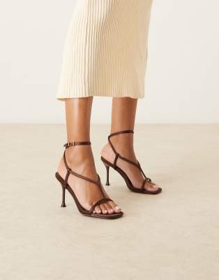 Glamorous - Riemchensandaletten aus Satin in Braun mit Absatz-Brown