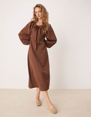 Robe babydoll longue à rayures avec manches bouffantes et liens noués devant - Marron/blanc-Brown 50