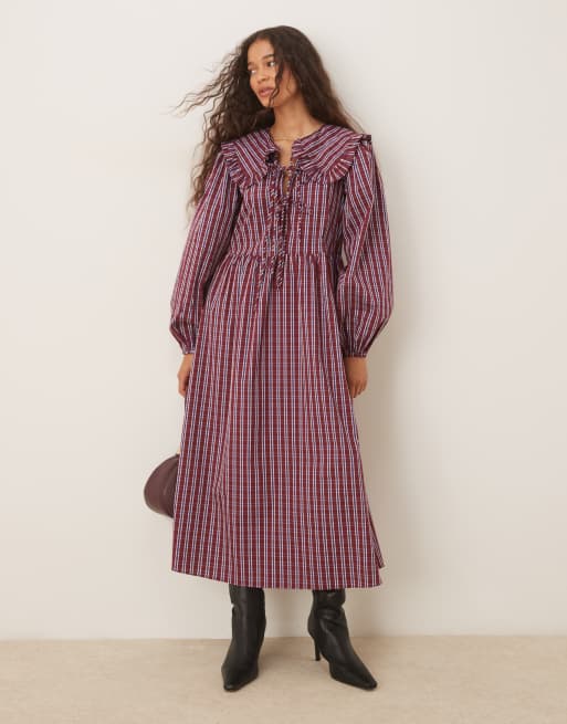 Glamorous - Robe babydoll longueur mollet à carreaux avec liens devant et col oversize - Rouge et bleu, 2 de 4