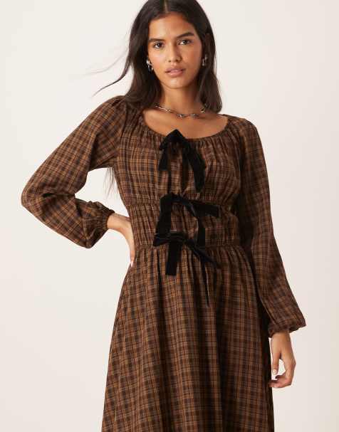 Glamorous - Robe longue froncée à liens noirs sur la poitrine - Marron - view 1