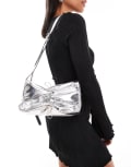 [Glamorous] Glamorous ruched crossbody bow bag in silver No Size SILVER