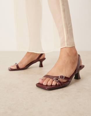 Glamorous - Sandalen in Burgunderrot mit Absatz, Schnallendetail und Lackoptik