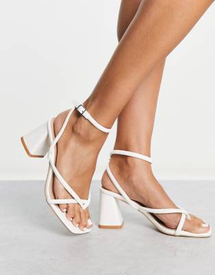 Glamorous - Sandalen in Weiß mit mittelhohem Absatz