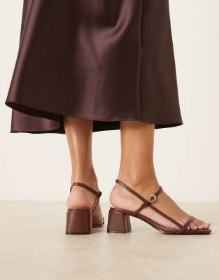 Glamorous - Sandaletten in Schokobraun mit niedrigem Blockabsatz-Brown