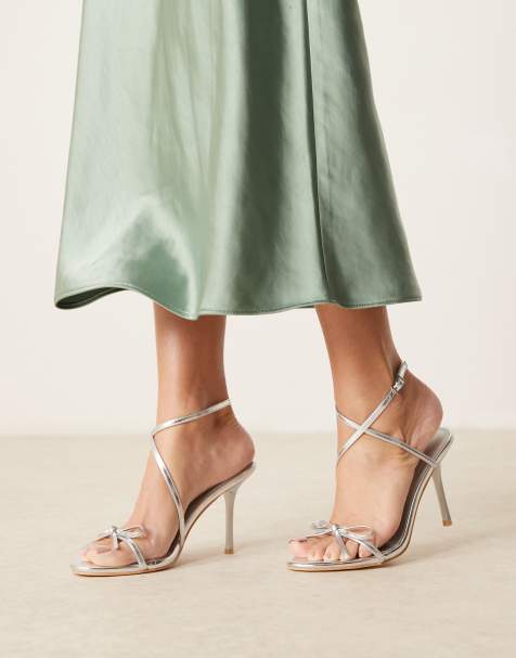 Glamorous – Sandaletten in Silber mit Knitterstruktur und Zierschleife - view 1