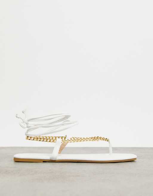 Glamorous - Sandali bassi bianchi con dettaglio a catenina
