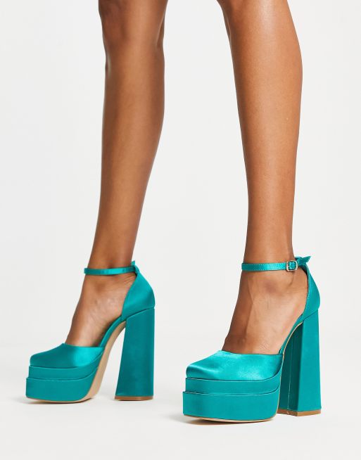Glamorous - Sandali con tacco in raso blu foglia di tè con plateau