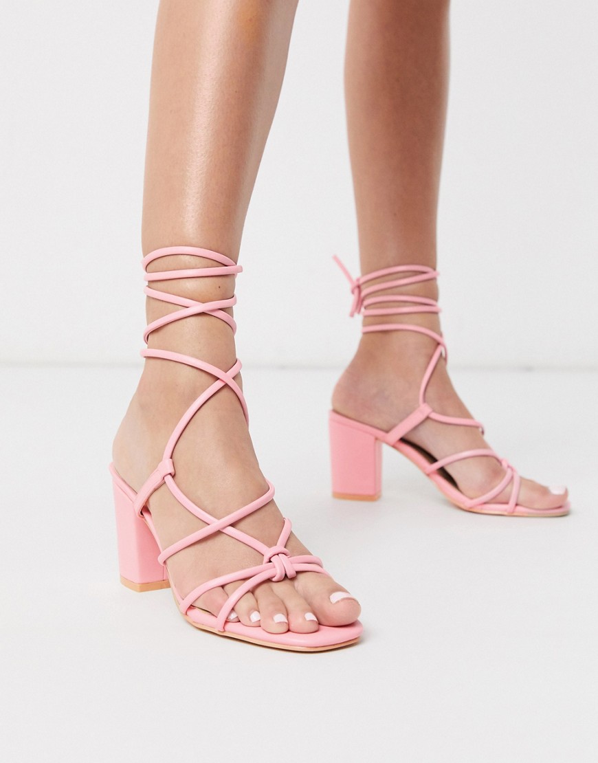 Glamorous - Sandali con tacco largo allacciati alla caviglia rosa