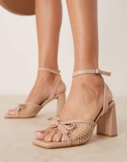 Glamorous - Sandali di colore neutro con fiocco e tacco largo medio