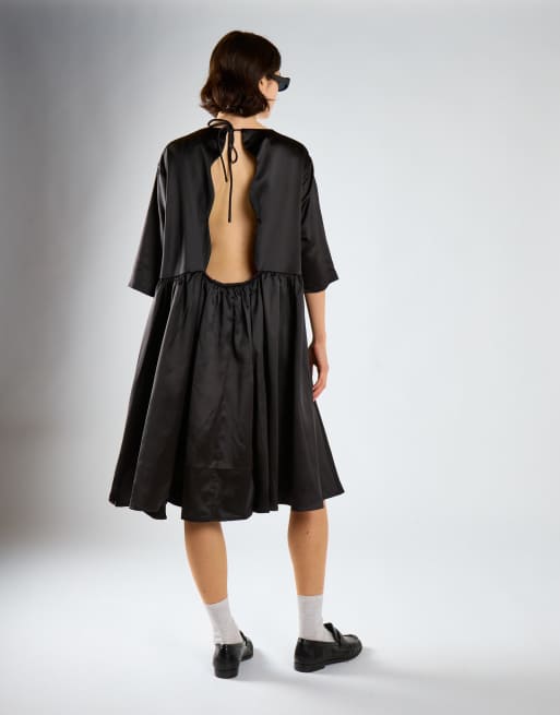 Glamorous Scallop back oversize midi dress in black sateen, 2 of 4