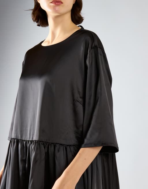 Glamorous Scallop back oversize midi dress in black sateen, 4 of 4