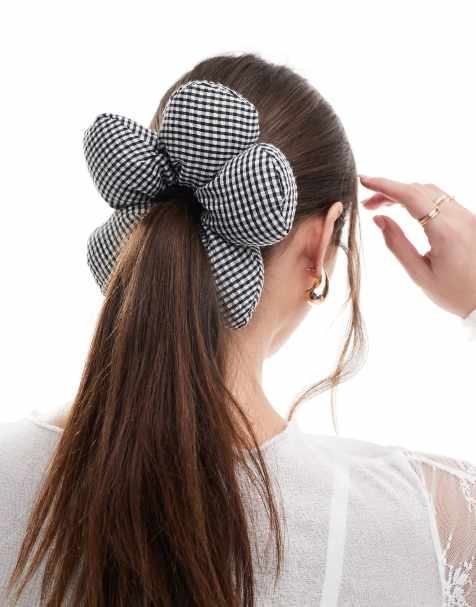 Glamorous - Scrunchie med blomsterdesign og sorte og hvide gingham-tern - view 1