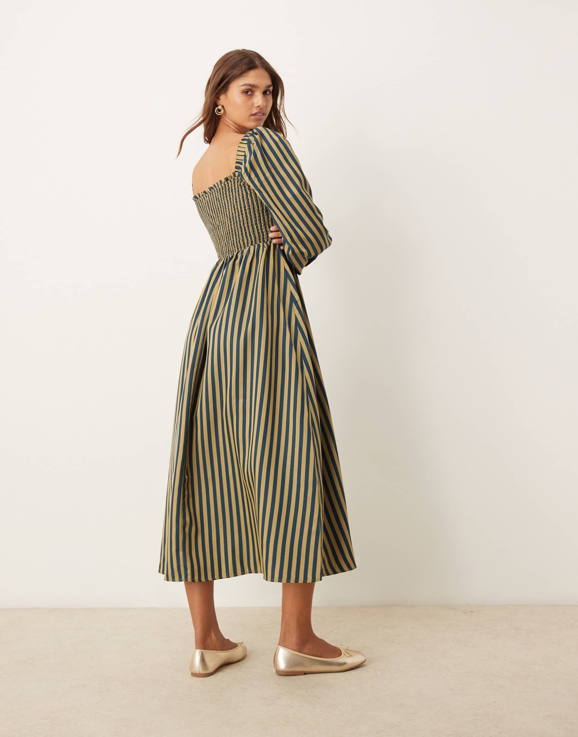 glamorous shirred midi dress with puff sleeves in navy yellow stripe