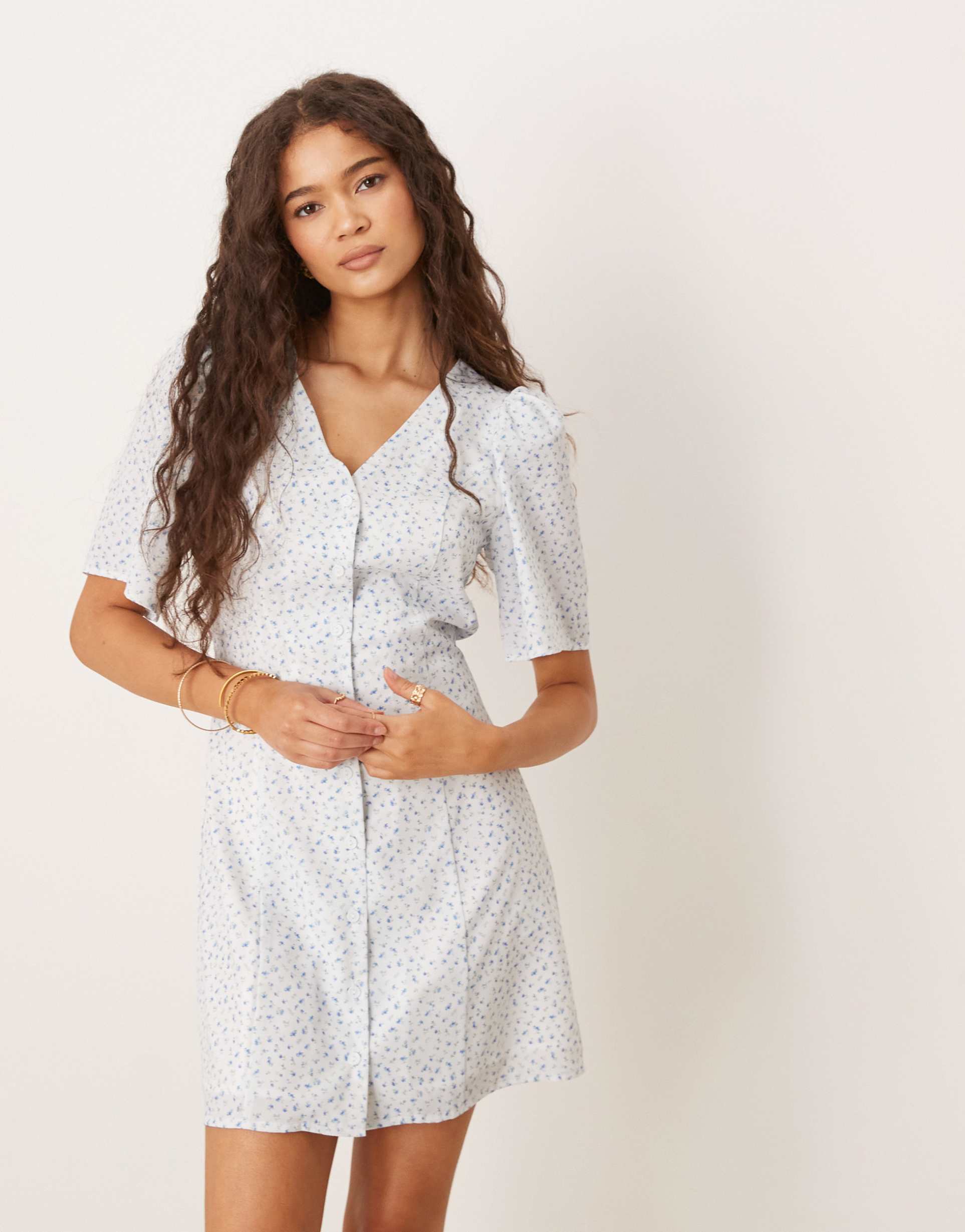 glamorous short sleeve button front tea dress in blue micro floral
