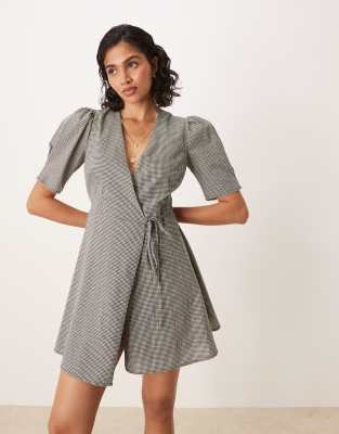 Glamorous Short Sleeve Wrap Mini Dress
