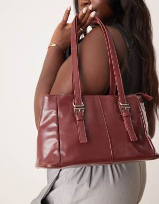 shoulder tote bag in burgundy faux patent-Red