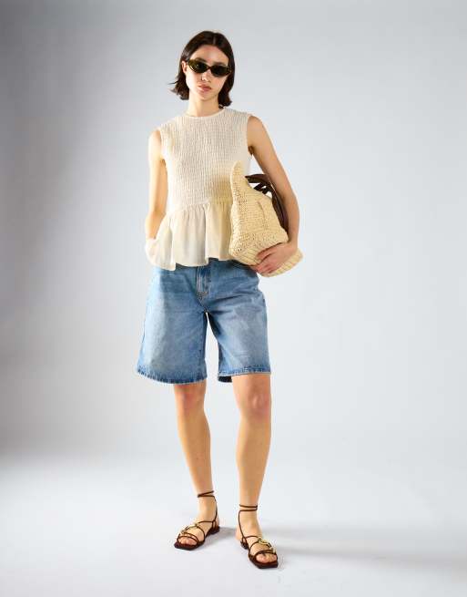 Glamorous Sleeveless bubble-hem top in white, 3 of 4