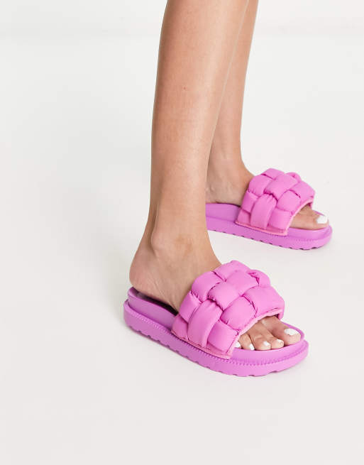 Glamorous – Slider in Rosa mit wattierten Riemen in Flechtoptik