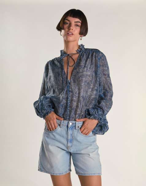 Glamorous Slim fit stretchy denim short in light vintage wash - view 1