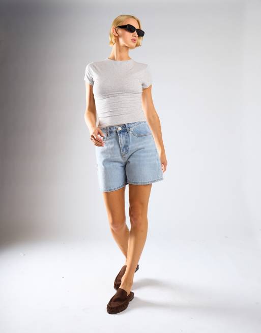 Glamorous Slim fit stretchy denim short in mid blue, 2 of 4
