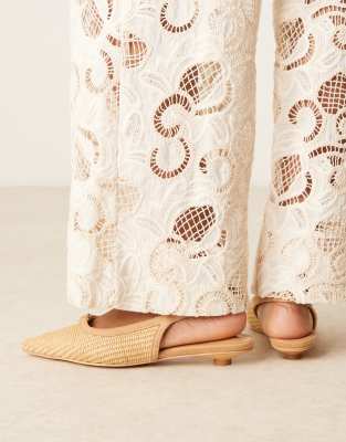 Glamorous Slingback Low Heeled Shoes In White