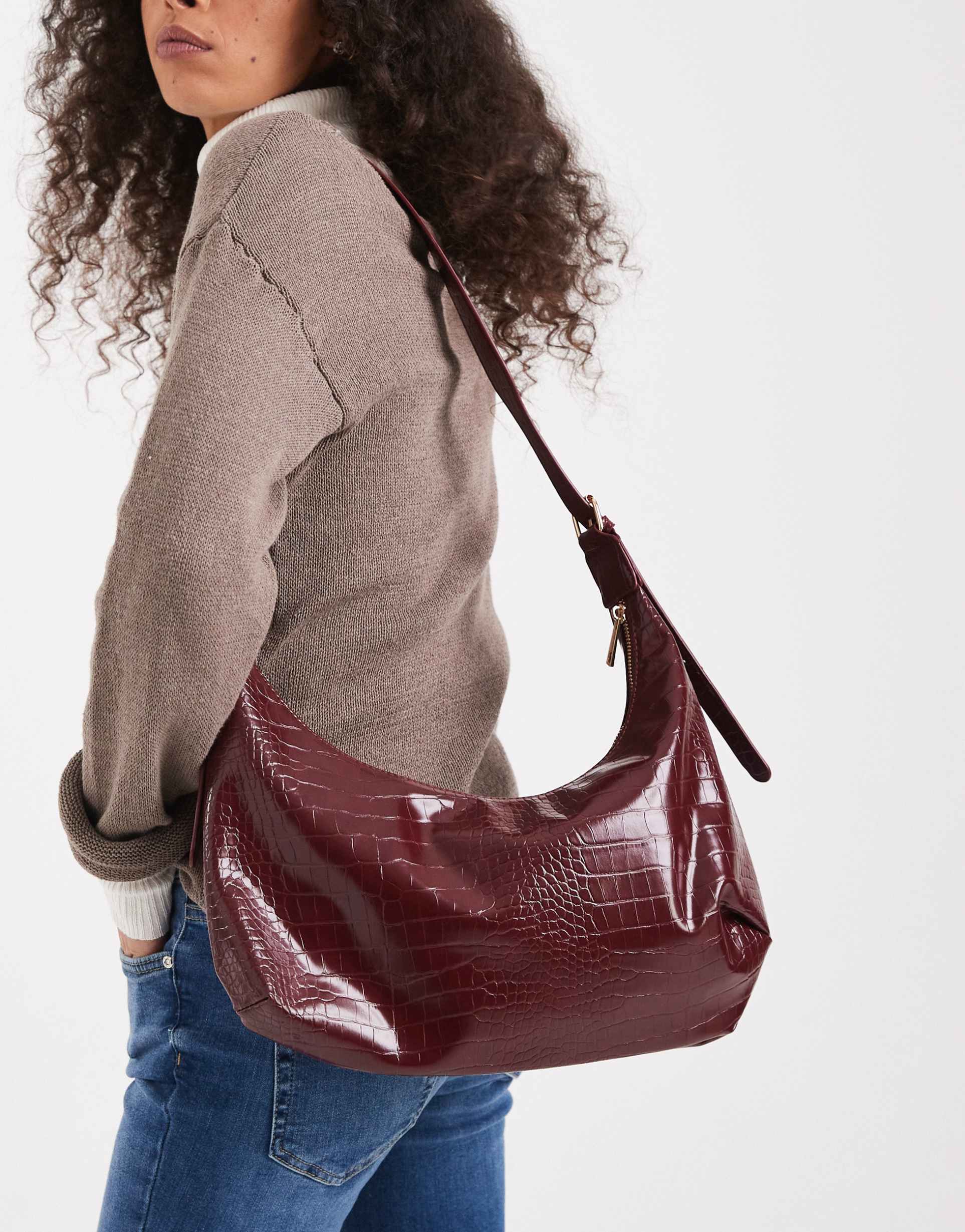 glamorous slouchy shoulder bag in red croc