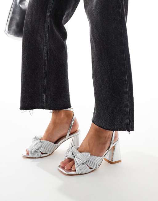 Glamorous - Sølvfarvede sandaler med mellemhøj hæl og sløjfe - Kun hos ASOS