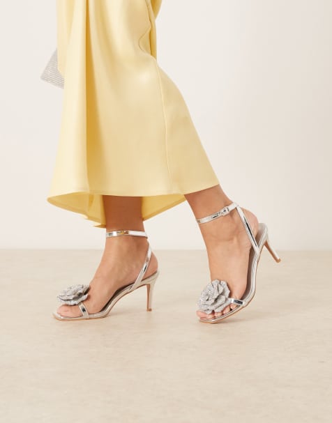 Glamorous - Sølvfarvede sandaler med stilethæl og blomsterdetalje - view 1
