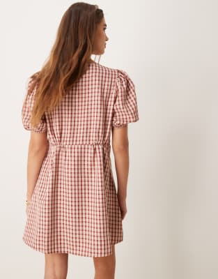 glamorous smock dress with puff sleeves and tie front in brown check