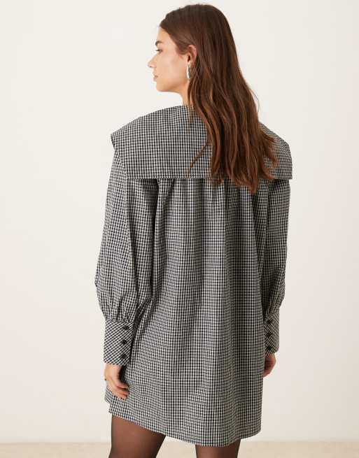 Glamorous - Sort og hvid smock-minikjole med dramatisk krave, bindebånd bagpå og tern, 3 af 4