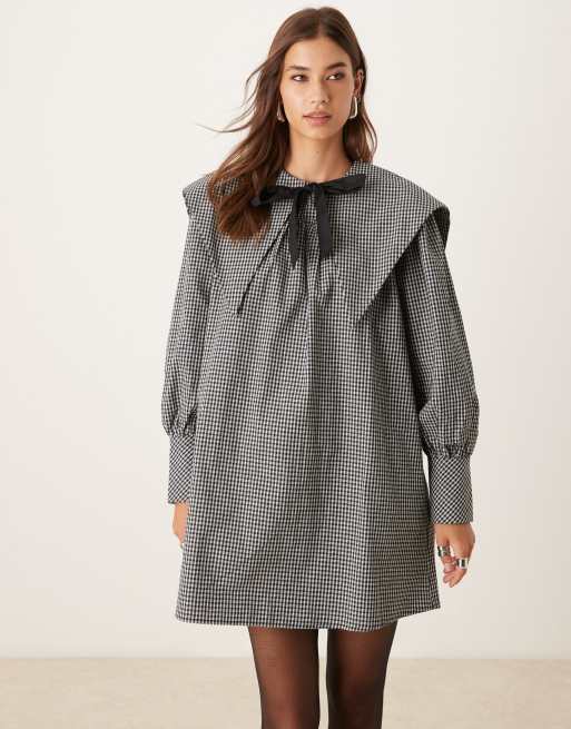 Glamorous - Sort og hvid smock-minikjole med dramatisk krave, bindebånd bagpå og tern, 4 af 4