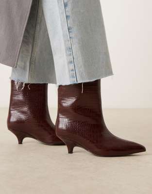 Glamorous - Spitze, mittelhohe Stiefeletten in burgunderroter Kroko-Optik mit Kitten-Absatz