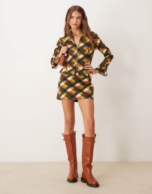 Glamorous – Spódnica mini z obniżonym stanem w kratkę tartan w kolorze czerwonym i khaki, część zestawu