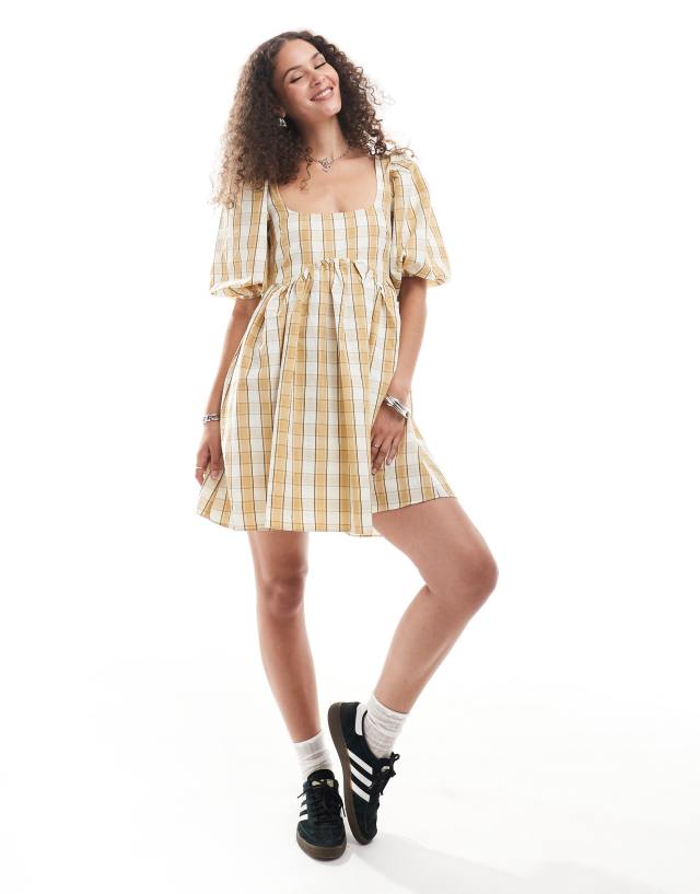 Glamorous - square neck mini smock dress in beige check