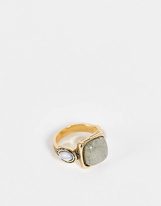 Glamorous statement chunky ring with blue stones in gold
