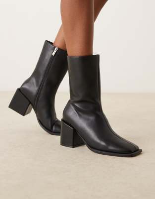 Glamorous - Stiefel in Schwarz mit eckiger Zehenpartie und Blockabsatz